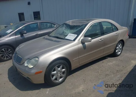2002 Mercedes-Benz C 240 z USA, uszkodzony, nr VIN WDBRF61J32E005536